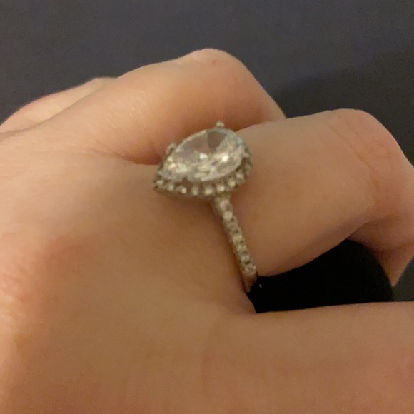 Pear shaped CZ with platinum plate over silver and Rhodium coating - Picture 5 of 6